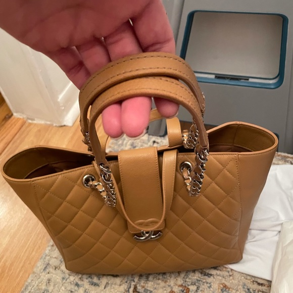 2017 CC SMALL BOX TOTE - Picture 15 of 17